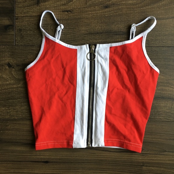 Red and white 90s style zip crop tank 🍓 - Picture 2 of 5